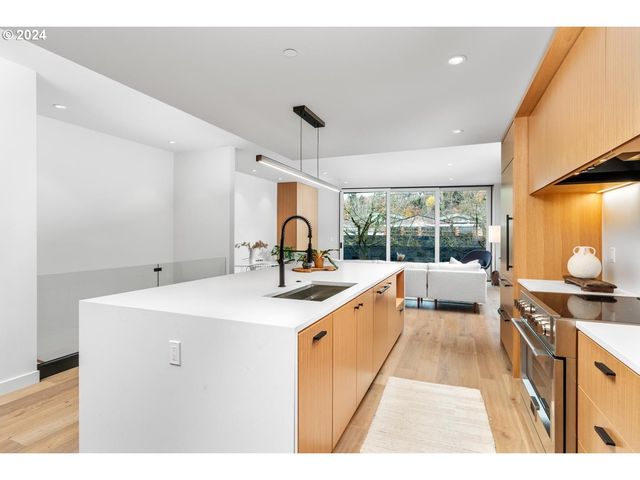 2797 Nw Thurman, Portland, OR 97210