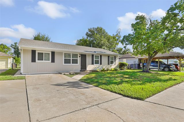 7111 Oak Village Drive, Houston, TX 77396
