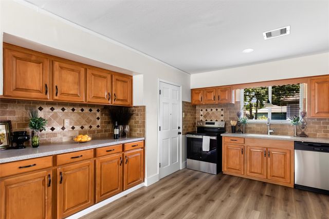 7111 Oak Village Drive, Houston, TX 77396
