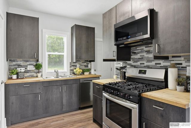 4903 Bedford Avenue, Omaha, NE 68104