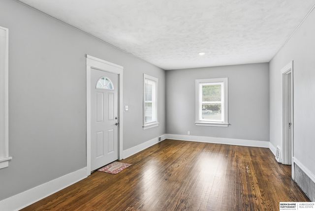 4903 Bedford Avenue, Omaha, NE 68104