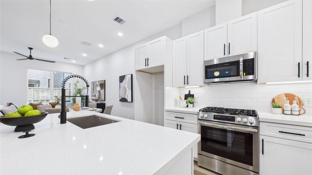 5028 Creekmont Drive, Houston, TX 77091