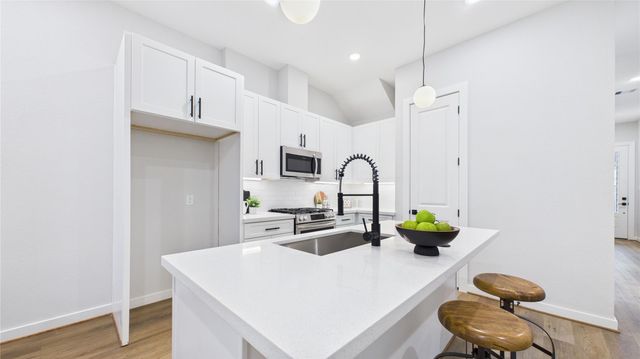 5028 Creekmont Drive, Houston, TX 77091