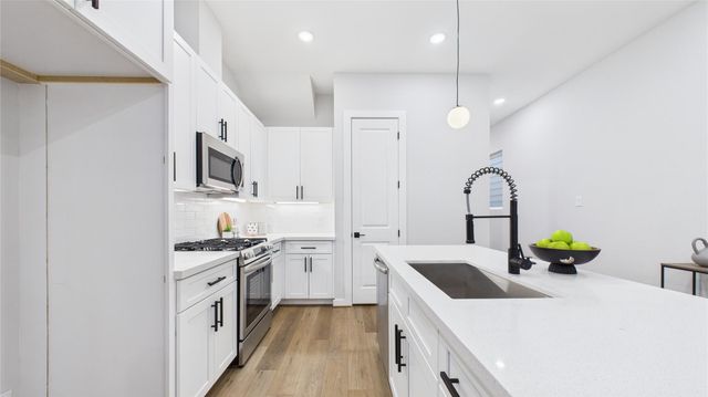 5028 Creekmont Drive, Houston, TX 77091