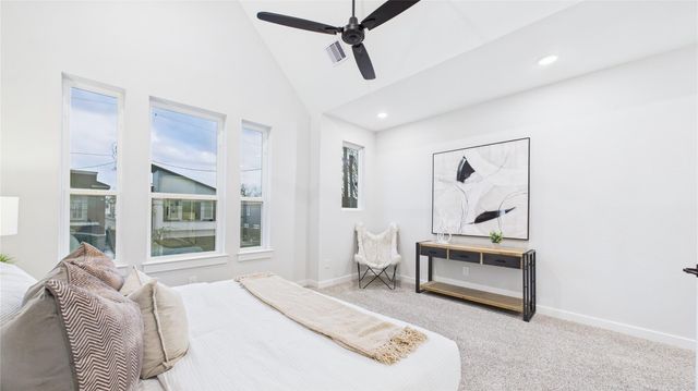 5028 Creekmont Drive, Houston, TX 77091