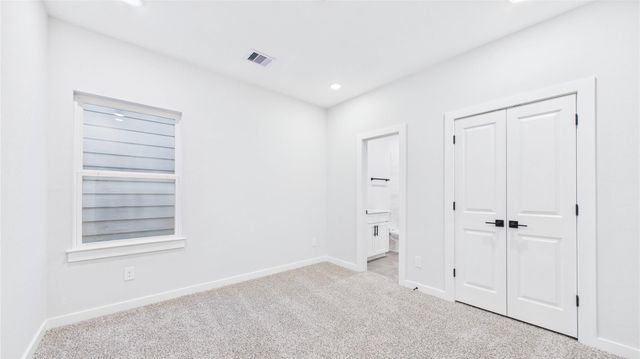 5028 Creekmont Drive, Houston, TX 77091