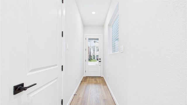 5028 Creekmont Drive, Houston, TX 77091