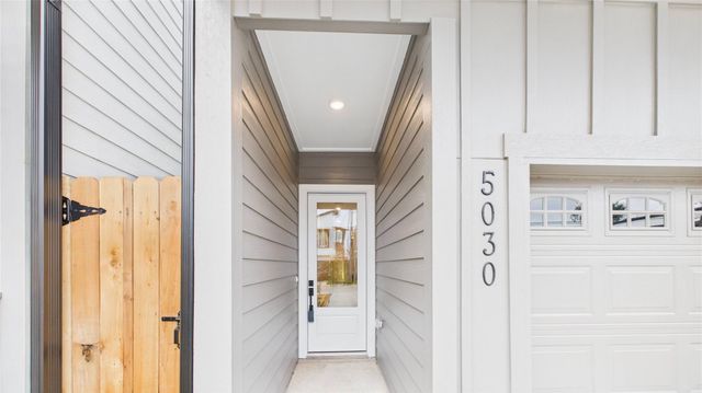 5028 Creekmont Drive, Houston, TX 77091