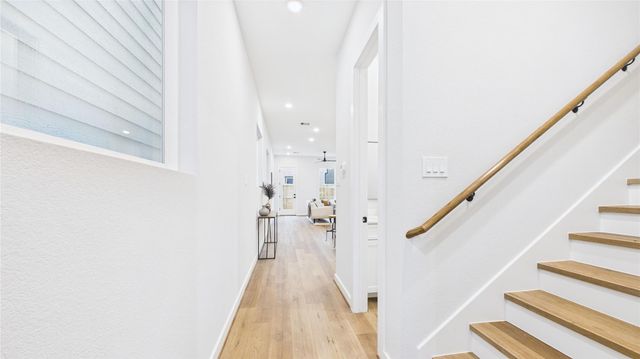 5028 Creekmont Drive, Houston, TX 77091