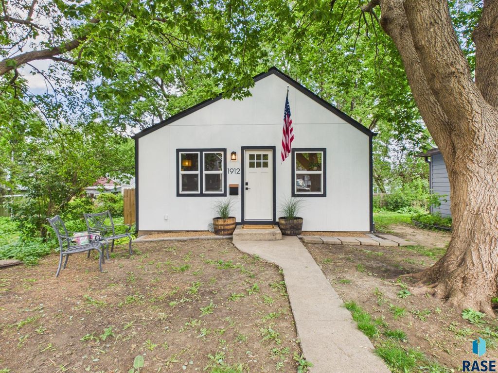 1912 S Duluth Ave Avenue, Sioux Falls, SD 57105