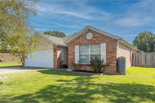 1366 S Camellia Lane, Fayetteville, AR 72704