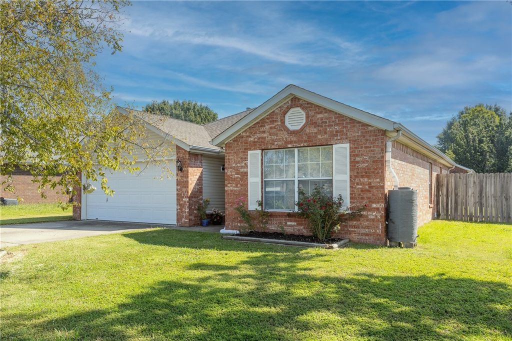 1366 S Camellia Lane, Fayetteville, AR 72704