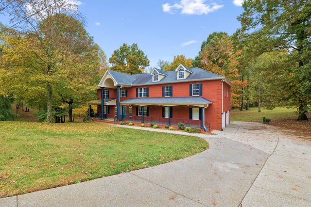 1036 Cherry Springs Dr, Cottontown, TN 37048