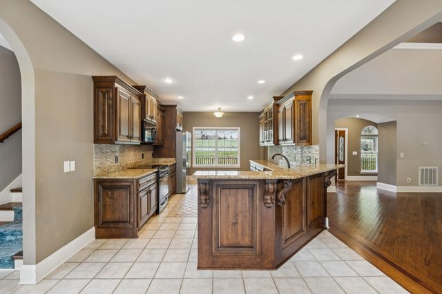 1036 Cherry Springs Dr, Cottontown, TN 37048