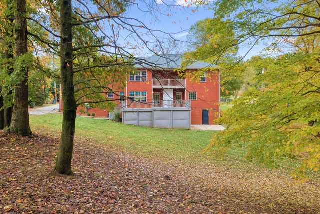 1036 Cherry Springs Dr, Cottontown, TN 37048