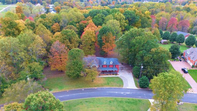 1036 Cherry Springs Dr, Cottontown, TN 37048