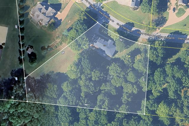 1036 Cherry Springs Dr, Cottontown, TN 37048