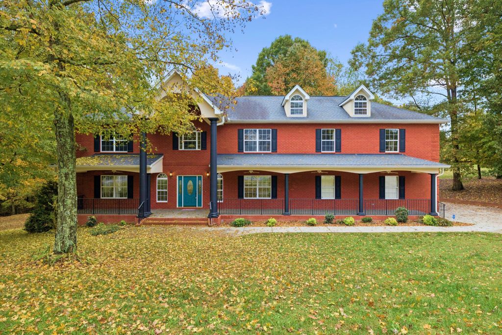 1036 Cherry Springs Dr, Cottontown, TN 37048