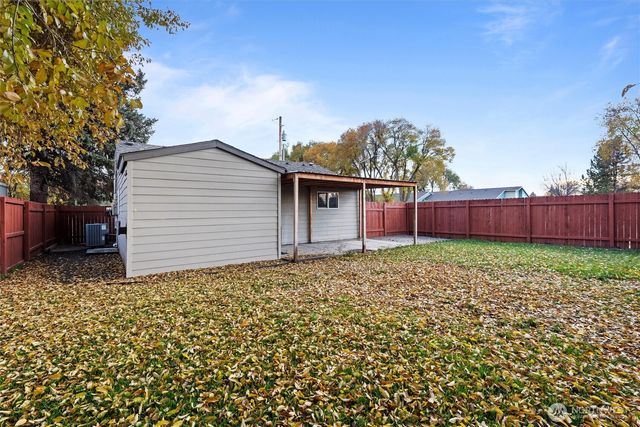 406 E Walnut Ave, Moses Lake, WA 98837