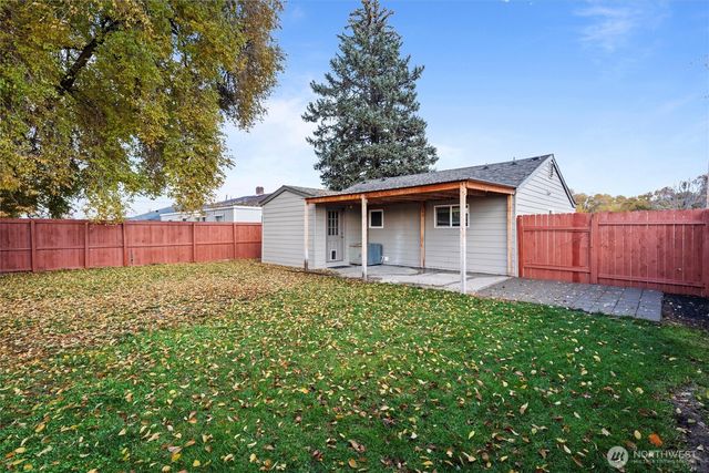 406 E Walnut Ave, Moses Lake, WA 98837
