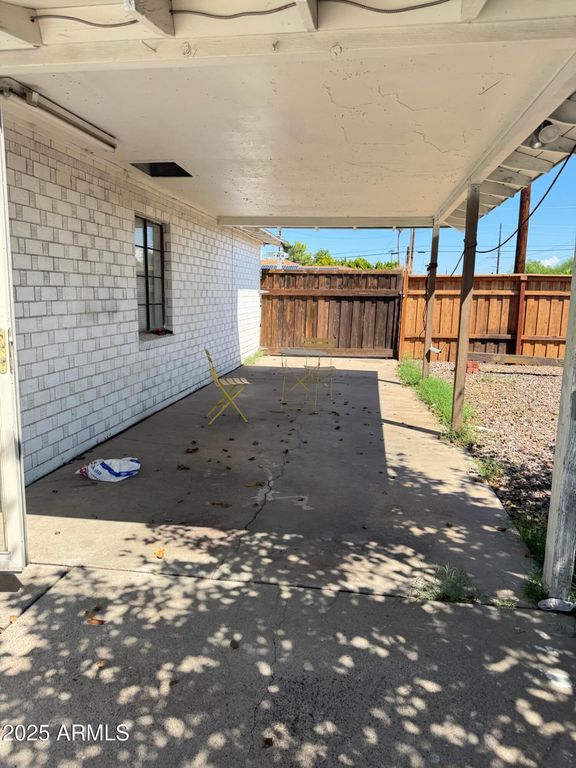 Image 14 of property listing at 3901 W KEIM Drive, Phoenix, AZ 85019