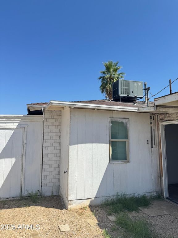 Image 17 of property listing at 3901 W KEIM Drive, Phoenix, AZ 85019