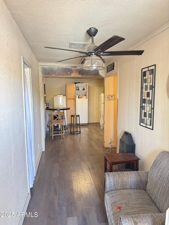Image 2 of property listing at 3901 W KEIM Drive, Phoenix, AZ 85019