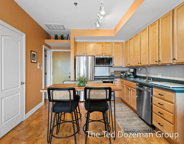 17 W 10th Street 450, Holland, MI 49423