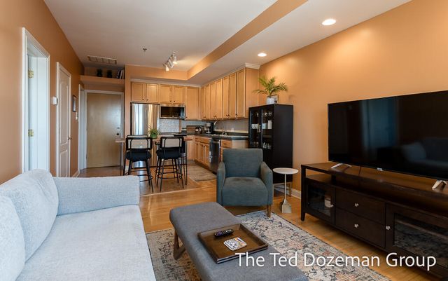 17 W 10th Street 450, Holland, MI 49423