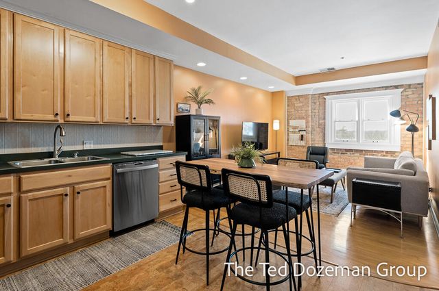 17 W 10th Street 450, Holland, MI 49423