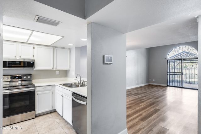 2718 W DESERT COVE Avenue, Phoenix, AZ 85029