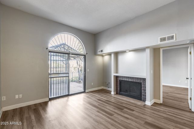 2718 W DESERT COVE Avenue, Phoenix, AZ 85029