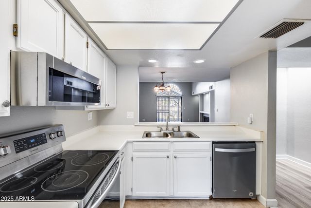 2718 W DESERT COVE Avenue, Phoenix, AZ 85029