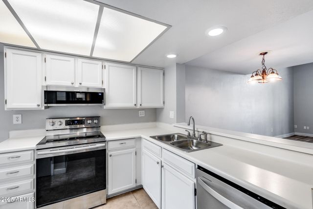 2718 W DESERT COVE Avenue, Phoenix, AZ 85029