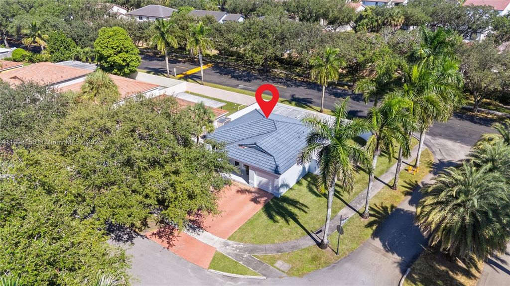 19201 NW 90th Ct, Hialeah, FL 33018