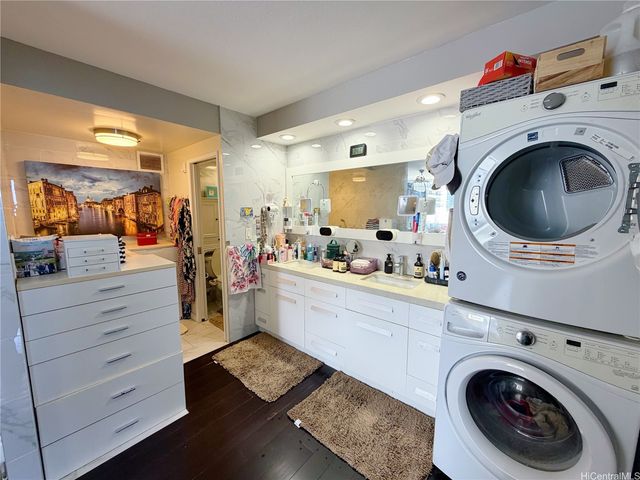 2500 Kalakaua Avenue 1902, Honolulu, HI 96815