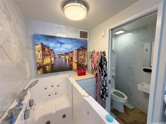 2500 Kalakaua Avenue 1902, Honolulu, HI 96815