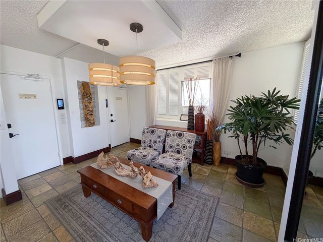 2500 Kalakaua Avenue 1902, Honolulu, HI 96815