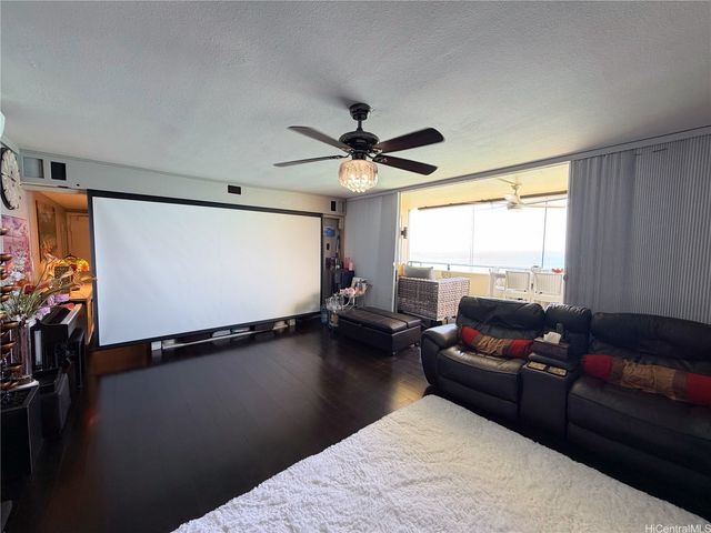 2500 Kalakaua Avenue 1902, Honolulu, HI 96815