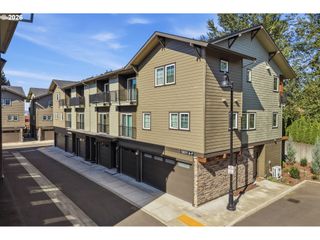 12031 Se HIGH CREEK Rd #D, Happy Valley, OR 97086