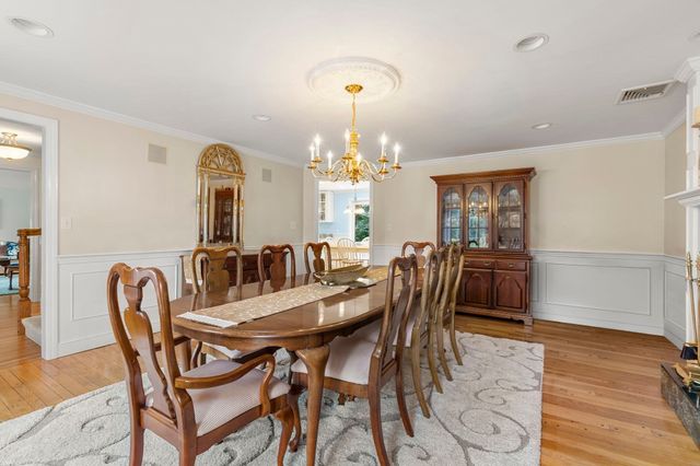 9 Eisenhower Circle, Wellesley, MA 02482