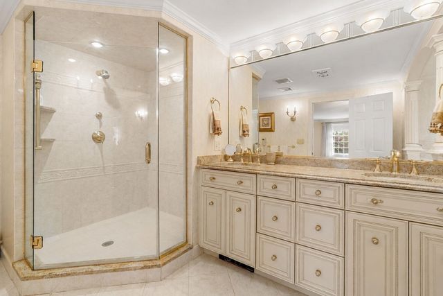 9 Eisenhower Circle, Wellesley, MA 02482