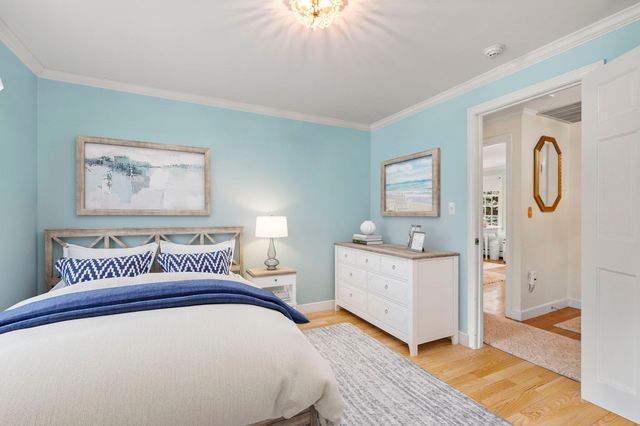 9 Eisenhower Circle, Wellesley, MA 02482