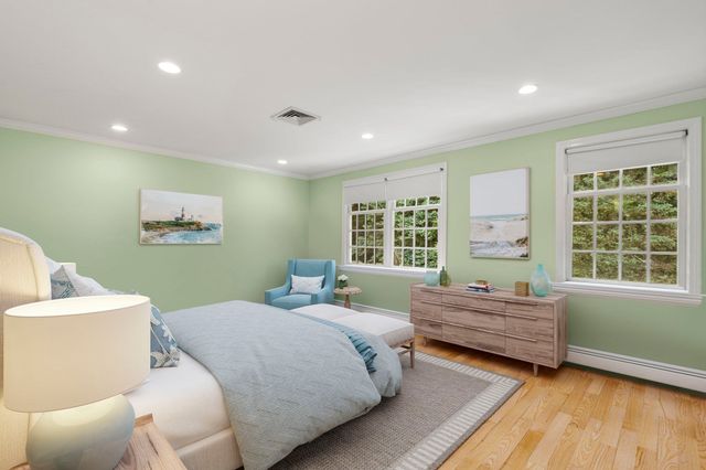 9 Eisenhower Circle, Wellesley, MA 02482