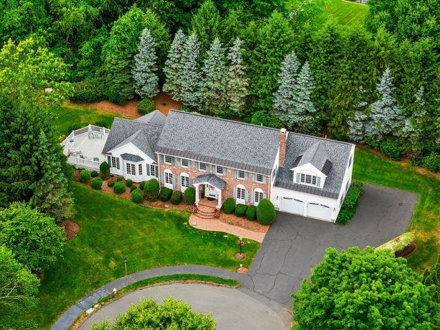 9 Eisenhower Circle, Wellesley, MA 02482
