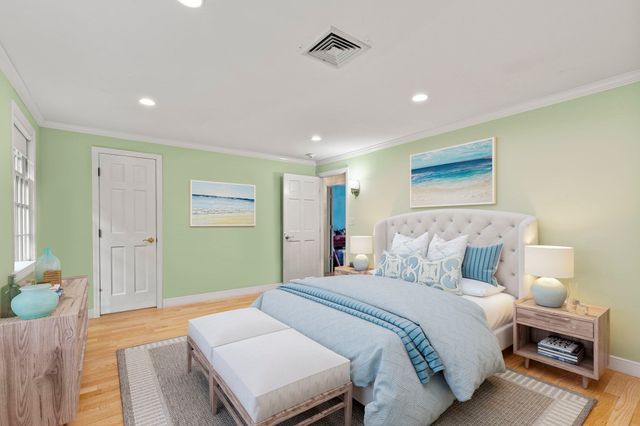 9 Eisenhower Circle, Wellesley, MA 02482