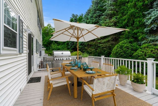 9 Eisenhower Circle, Wellesley, MA 02482
