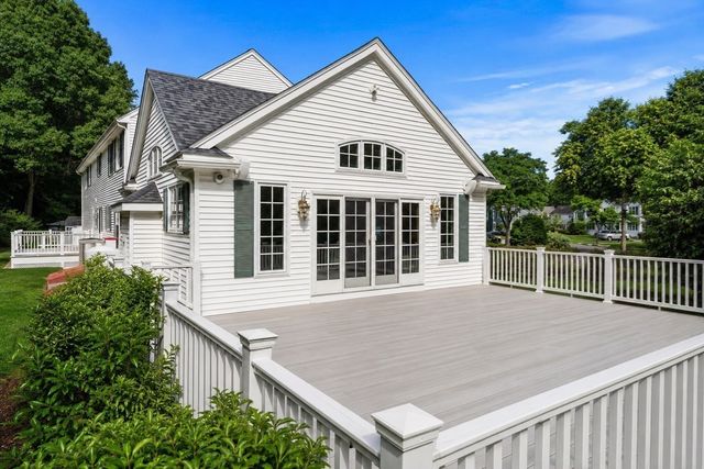 9 Eisenhower Circle, Wellesley, MA 02482
