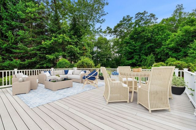 9 Eisenhower Circle, Wellesley, MA 02482