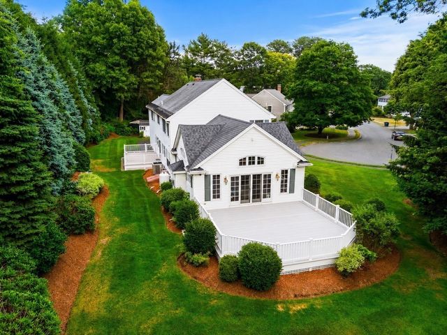 9 Eisenhower Circle, Wellesley, MA 02482